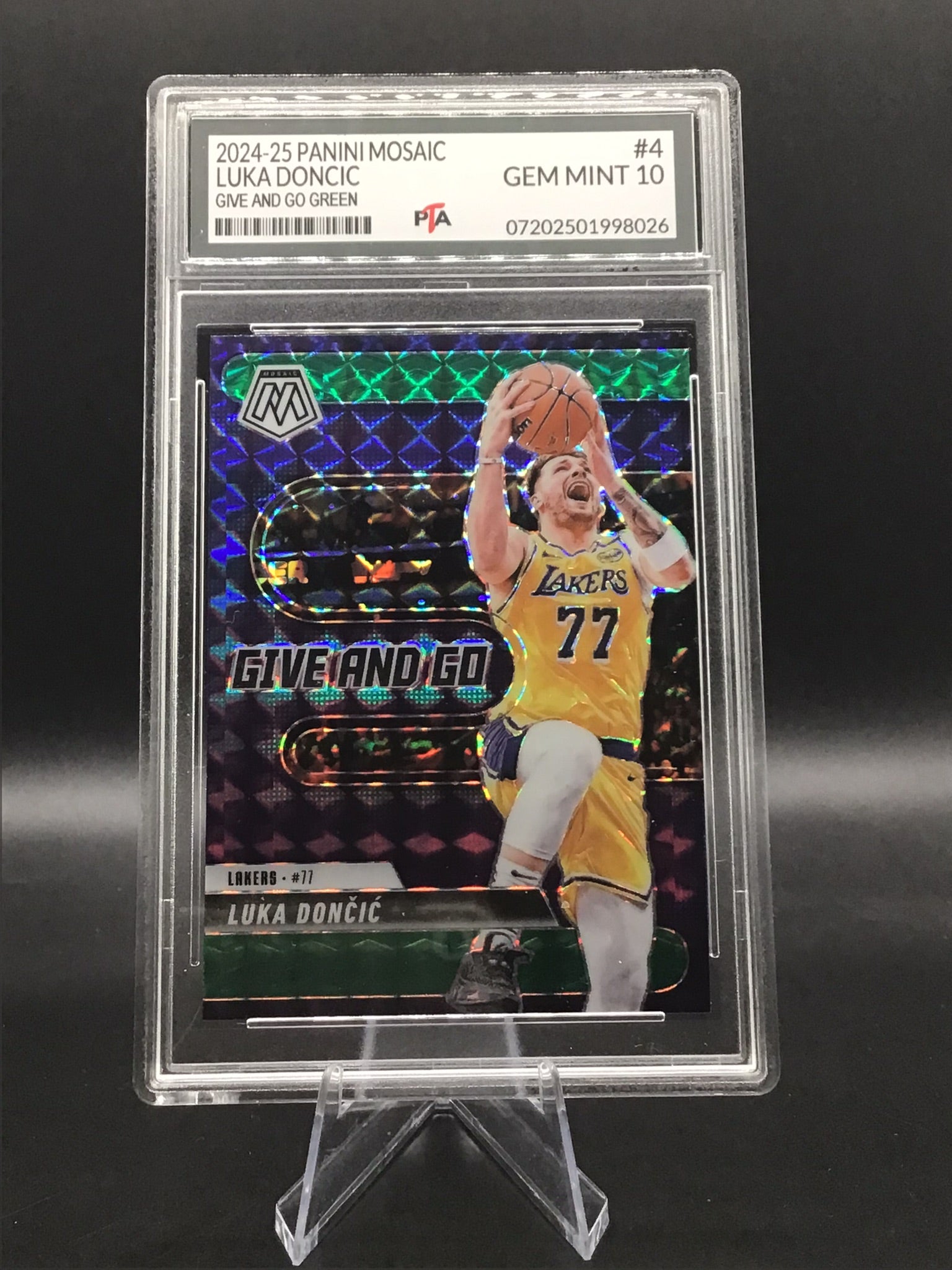 2024-25 Panini Mosaic Luka Doncic "Give and Go Green" GEM MINT 🔥